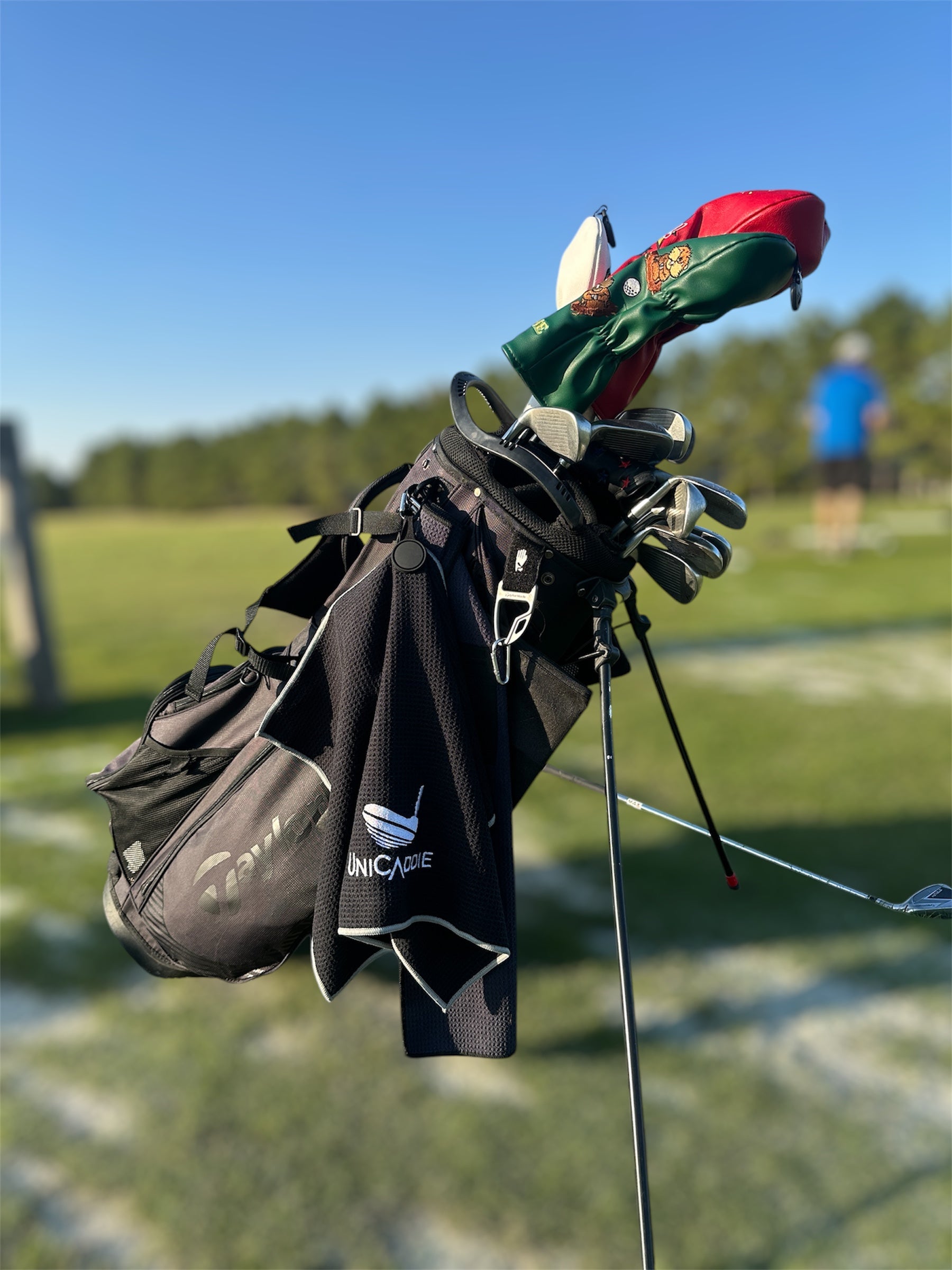 UniCaddie Magnetic Microfiber Golf Towel β Strong Magnet & Waffle Pattern for Superior Cleaning! ποΈββοΈβ¨