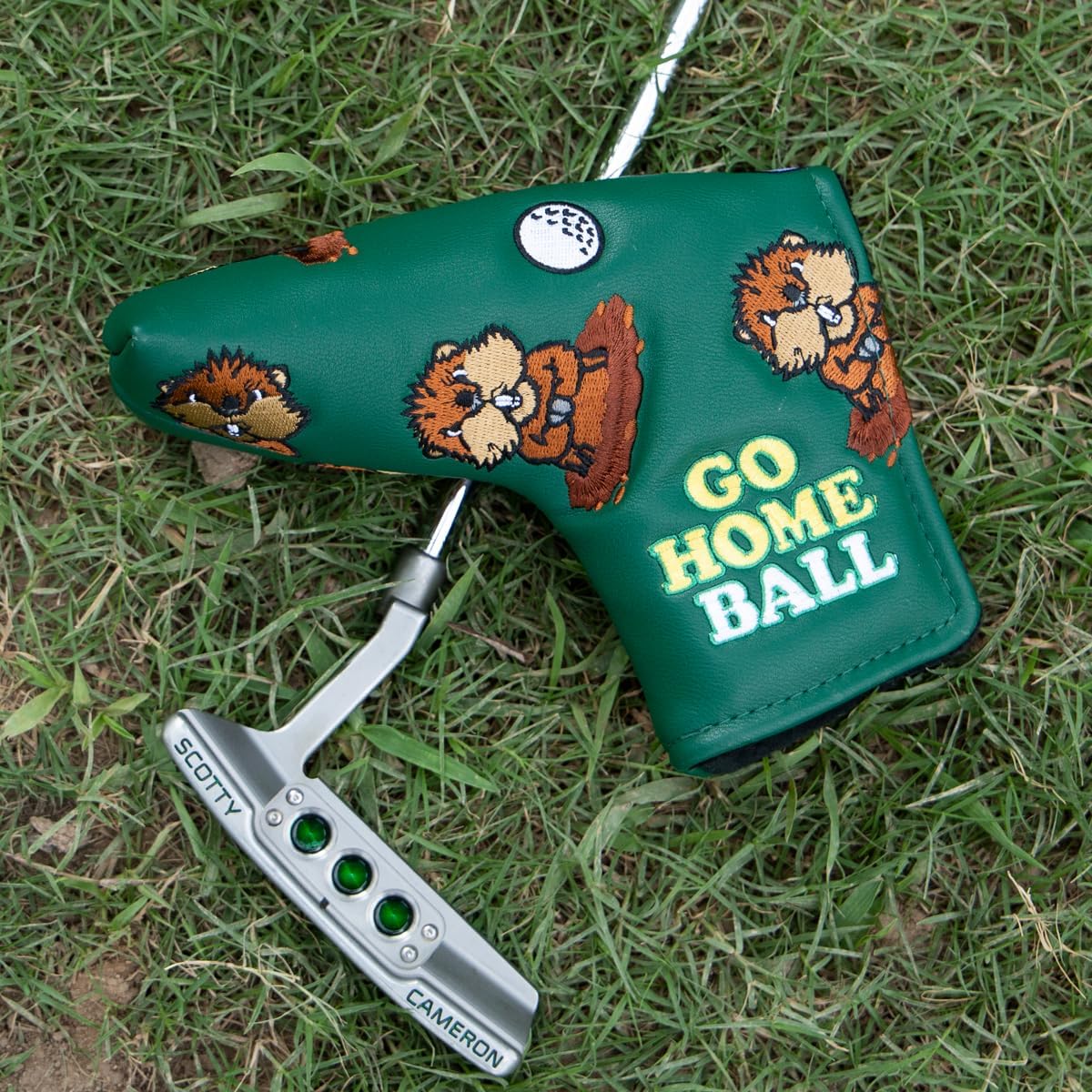 Capybara Blade Putter Cover – Sweet Style, Soft Feel, and a Hole-in-One Fit! 🍦🏌️‍♂️